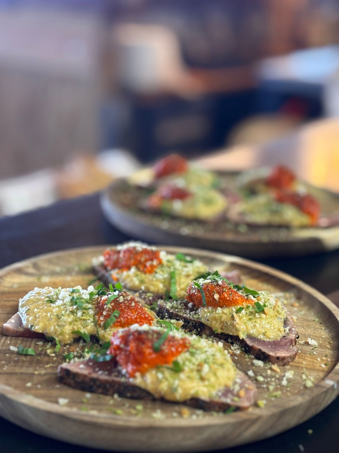 Tataki de thon, gremolata pistache et œufs de truite