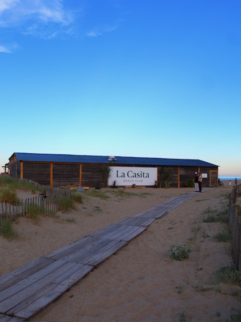 Enseigne La Casita Beach Club, accès plage
